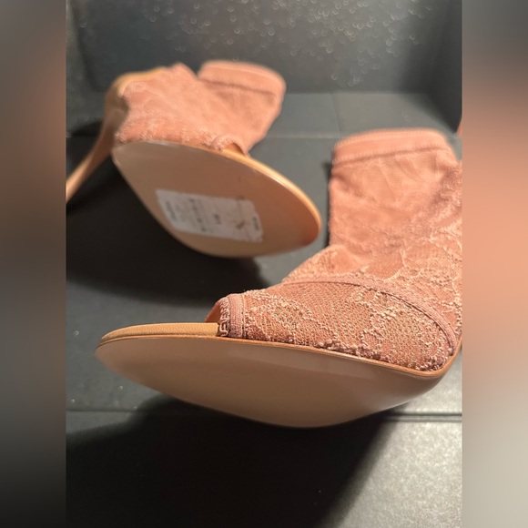 GIANVITO ROSSI - Nude Lace peep toe stiletto heels  size 9 1/2 - Picture 4 of 7